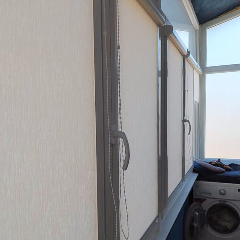 13 de abril 21 black out closed